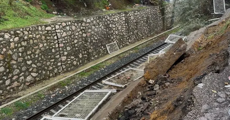 Bandırma da tren yolu istinat duvarı çöktü