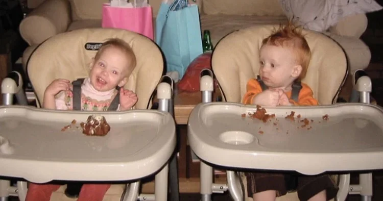 Çok ünlü bir aşkın ilk bebekleri oldular... Bir zamanlar 1 yaşında, şimdi 21... İyi ki doğdunuz canlarım!