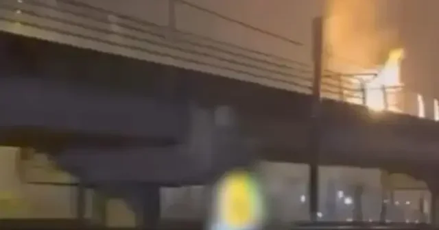 Antalya’daki havalimanı tramvay hattına yıldırım düştü: Seferler durduruldu VİDEO İZLE