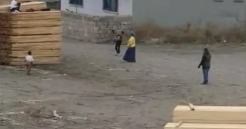 Bu aile yoldan geçen herkesi taşlıyor! Mahalleli sokakta yürüyemiyor