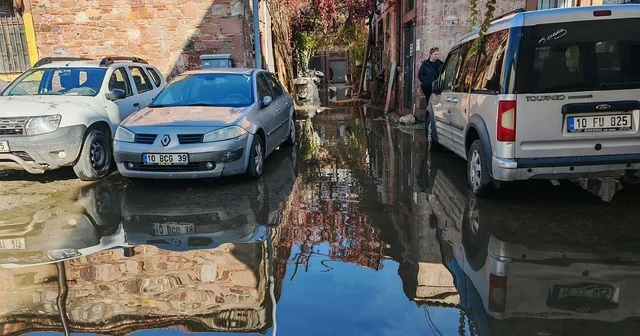 Ayvalık ta sağanak; metrekareye 120 kilogram yağış düştü Balıkesir Haberleri