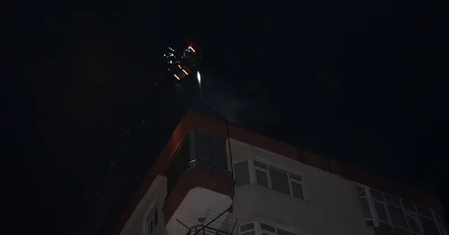 Bafra da 7 katlı binanın çatısında yangın Samsun Haberleri