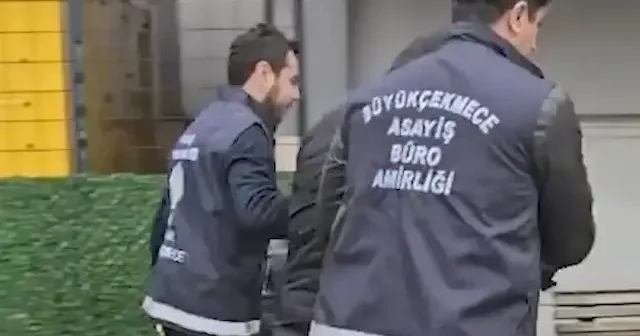 Büyükçekmece’de kargo firması çalışanı kılığına giren dolandırıcı suçüstü yakalandı VİDEO İZLE