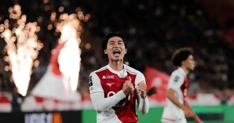 Galatasaray ın rakibi 10 kişi kaldığı maçta dünya devini yıktı!