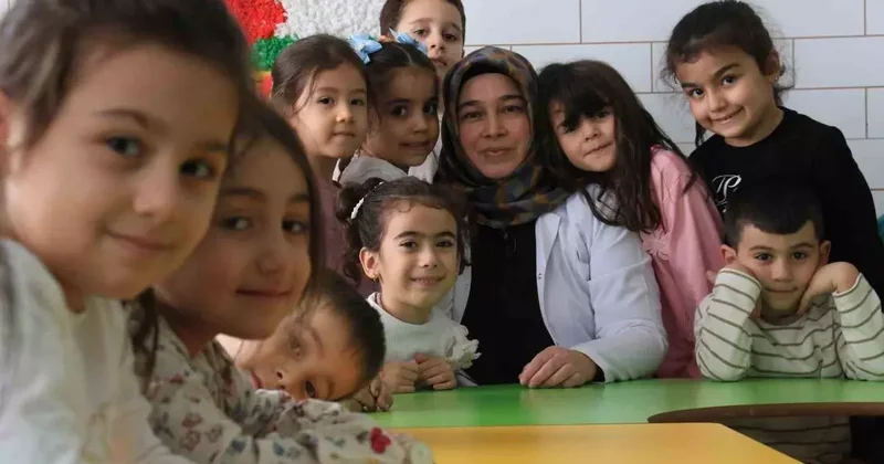 3 çocuk annesinin azmi: Hayvancılıkla uğraşırken çocukların ilk öğretmeni oldu