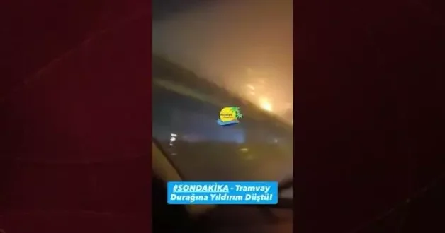 Tramvay hattına yıldırım çarptı! Peş peşe patlamalar oldu