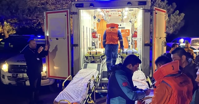 Kocaeli açıklarında gemide yangın; 25 mürettebat kurtarıldı (3) Kocaeli Haberleri