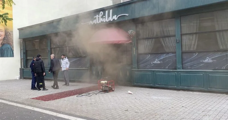 Son dakika: Otelde yangın paniği: 152 kişi tahliye edildi! Dumandan etkilenen 2 kişi hastaneye kaldırıldı