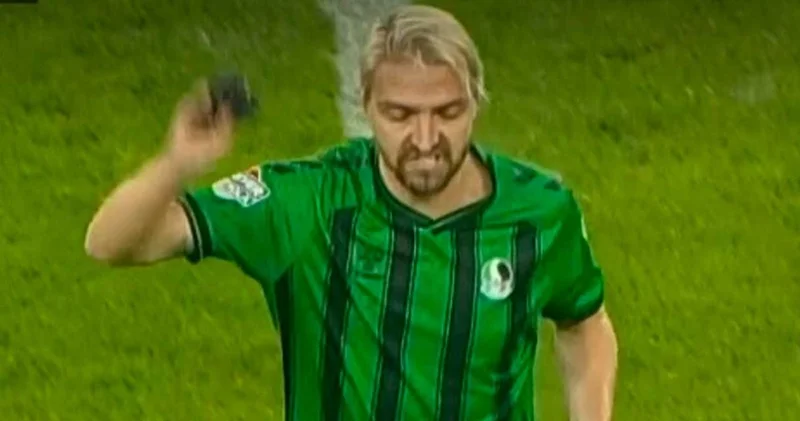 Yok artık Caner Erkin: Yine kırmızı kart gördü