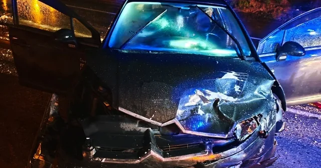 Kırklareli nde yağışlı yolda zincirleme kaza: 3 araç birbirine girdi, 4 yaralı Kırklareli Haberleri