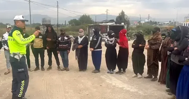 15 kişilik minibüsten 30 tarım işçisi çıktı