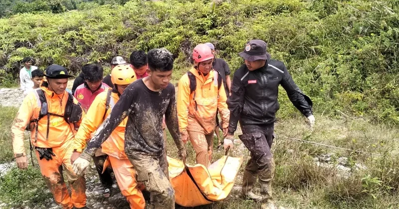 Endonezya da büyük felaket: Ölü sayısı 174 e yükseldi
