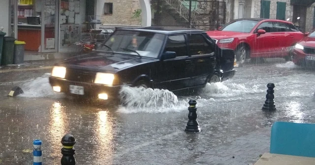 Menteşe de şiddetli yağmur ve dolu etkili oluyor Muğla Haberleri