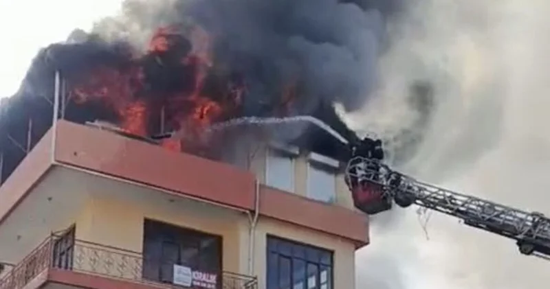 Anne ve 3 çocuğu içerideydi... Alevler yükseldi nefesler tutuldu SON DAKİKA HABER Son dakika haberleri