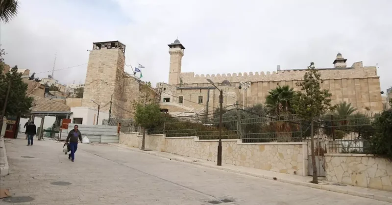 Harem i İbrahim Camii Yahudilere devredildi! İsrail den bir başka ihlal daha