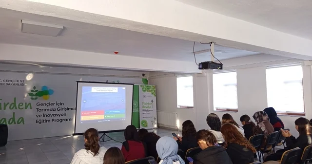 Karapınarlı gençler Hüyük Tarım Kampı na katıldı Konya Haberleri