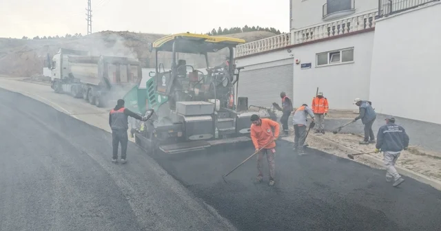 Büyükşehir den Özvatan Küpeli Mahallesi nde 5 bin 300 ton sıcak asfalt ile konforlu ulaşım Kayseri Haberleri