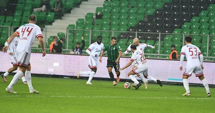 Sakaryaspor ile Ümraniyespor yenişemedi!