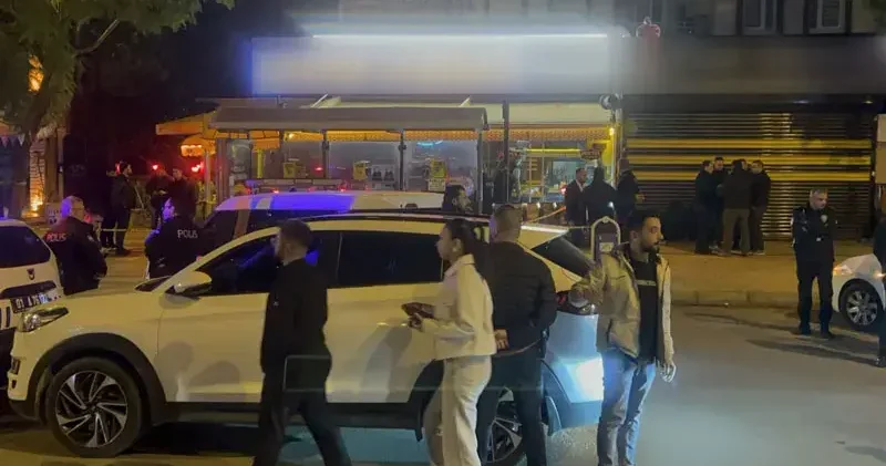 Adana da motosikletli şüphelilerden restorana silahlı saldırı: 1 ölü