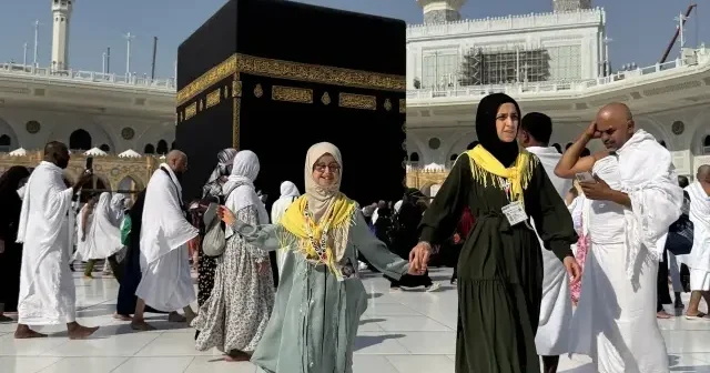 Minik Esma Kabe hayaline kavuştu VİDEO İZLE