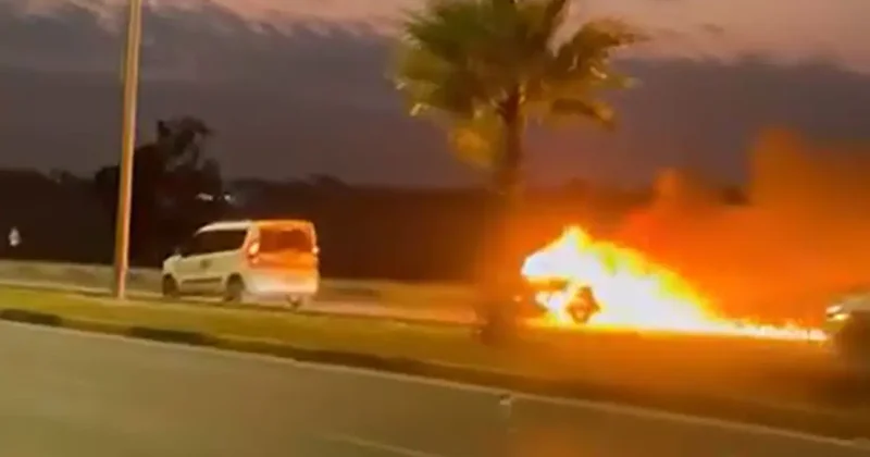 Yer: Adana! Otomobil alev alev yandı