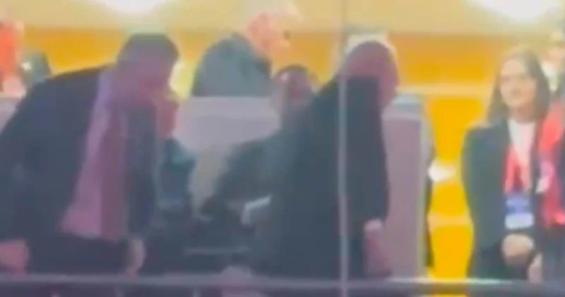 CHP kurultayında Erdoğan yuhalanınca AKP li Elitaş salonu böyle terk etti