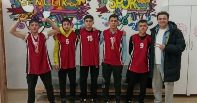 Balıköy Anadolu Lisesi nden bilek güreşinde büyük başarı Kütahya Haberleri