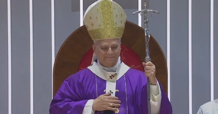 Binlerce kişi katıldı... Papa, Volkswagen Arena da dev ayini yönetti