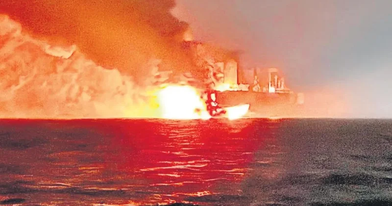 Karadeniz’de iki gemi alev alev yandı