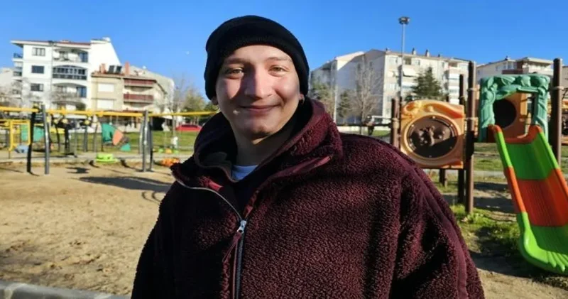 Arka camdaki kanseri yendim ilanı: Bir şehir tanımadığı adam için kornaya bastı