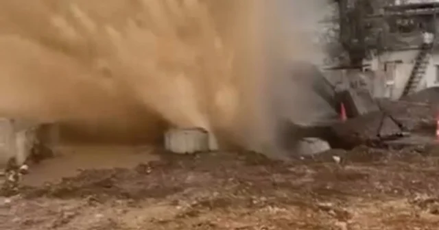 Ana su hattında yaşanan patlamada su metrelerce havaya fışkırdı Hatay Haberleri