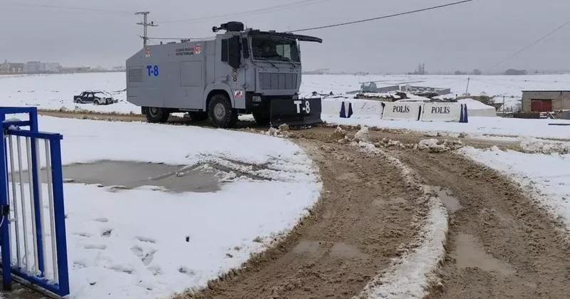 Kardan kapanan yolu TOMA açtı