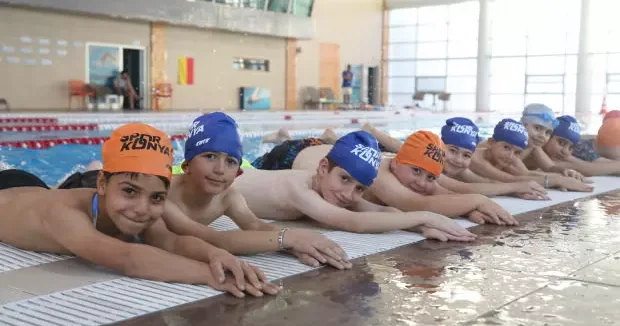 Konya haberleri Konya da yüzme bilmeyen kalmayacak: 20 ilçede 15 bin çocuk katıldı 29 Aralık 2025