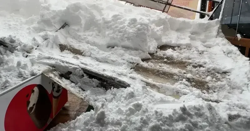 Safranbolu’da kar nedeniyle çatı ve tenteneler çöktü Gündem Haberleri