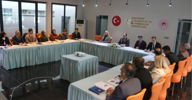 Eskişehir de 2025 yılında 358 bin 428 ton atık ekonomiye kazandırıldı Geri dönüşüm sayesinde 2 milyon 913 bin 474 adet ağacın kesilmesi önlendi Eskişehir Haberleri