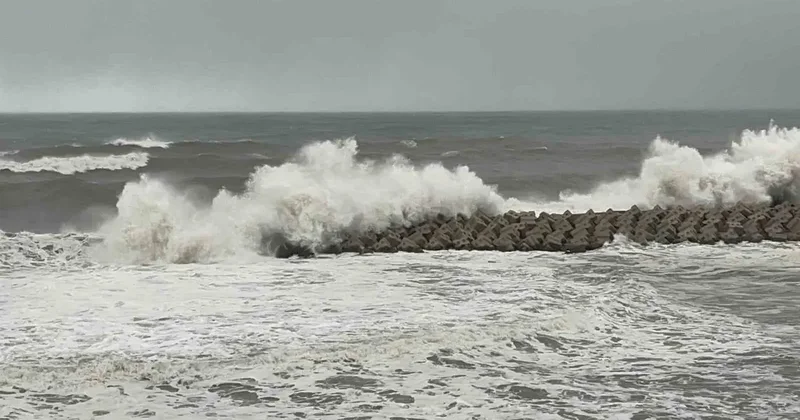 Akçakoca’yı fırtına vurdu