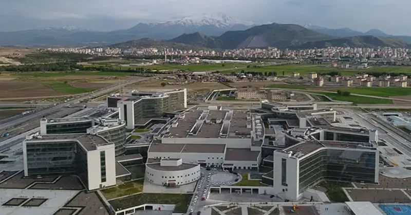 Dev hastaneye belediye freni! Hastane tamam, yol ve su yok... Devletten para istemişler