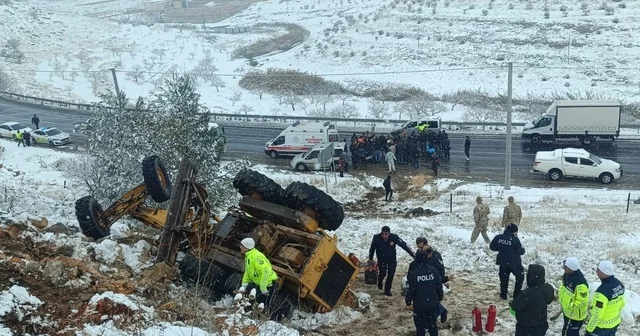 Kar temizliği yapan iş makinesi devrildi: 1 yaralı Şanlıurfa Haberleri