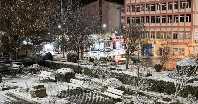 Afyonkarahisar da okullar tatil mi? Kar yağışı etkisini arttırdı Son Dakika Haberleri