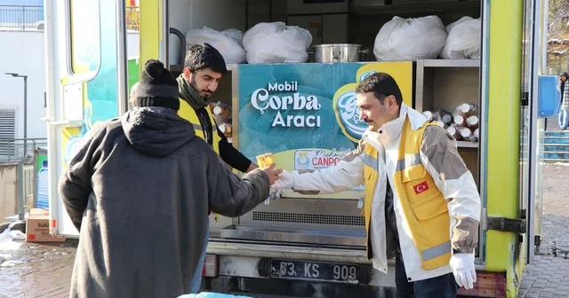 Karlı havada sıcak çorba ikramı Şanlıurfa Haberleri