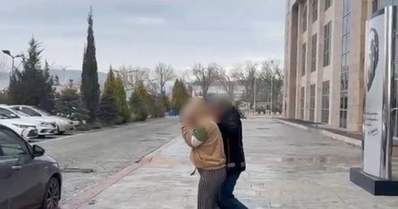 Uşak ta midesinden 1 kilogram uyuşturucu çıkan zanlı tutuklandı