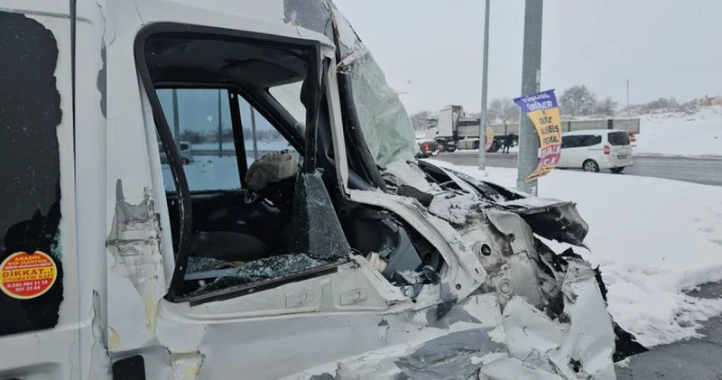 Son dakika: Kayseri de bir işçi servisi TIR a çarptı 11 kişi yaralandı Son dakika haberleri