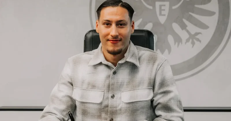 Eintracht Frankfurt, Younes Ebnoutalib ile anlaşma sağladı!
