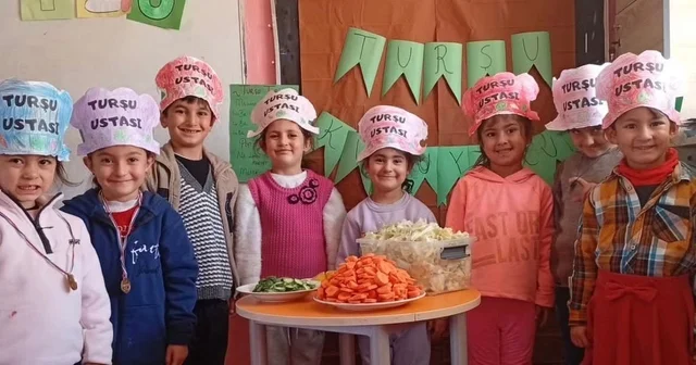 Diyadin de minik ellerle turşu şenliği Ağrı Haberleri