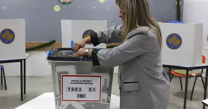 Kosova daki erken genel seçimde mevcut Başbakan Kurti zaferini ilan etti