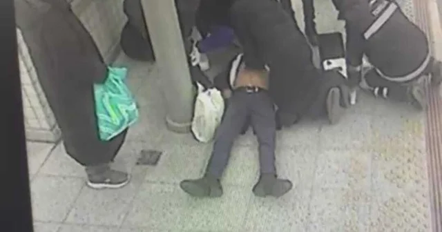 Tren beklerken kalp krizi geçirdi, ilk müdahaleyi perondaki sağlıkçı yaptı İzmir Haberleri