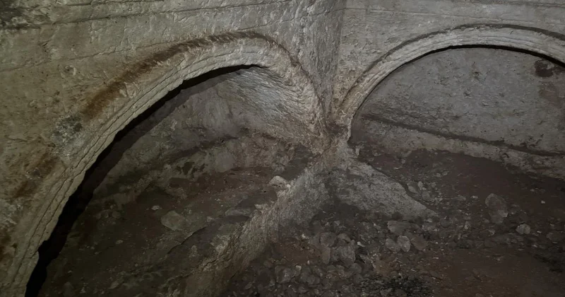 Adıyaman da 1800 yıllık kubbeli mezar odası bulundu