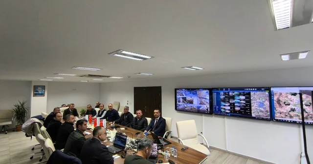 Gaziantep Büyükşehir, kar yağışı ve don riskine karşı hazırlıklarını sürdürüyor Genel Sekreter Sezer Cihan başkanlığında teknik koordinasyon toplantıları yapıldı Gaziantep Haberleri