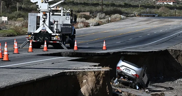 ABD de fırtınalar etkili oldu: 700 uçuş iptal! Kasırga uyarısı verildi