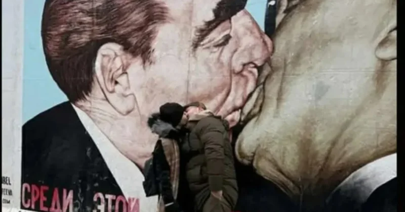 AKP’li Berlin’de eşini öptü, parti karıştı Sözcü Gazetesi